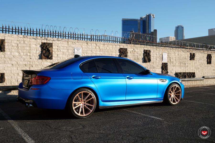  BMW M5 on Vossen Wheels (CG-203) 2017 года  (фото 4 из 24)